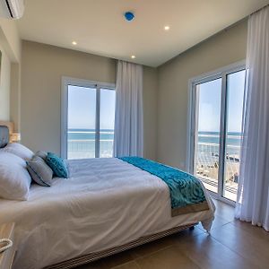 One-Bedroom Apartment Sea View